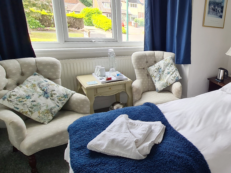 twin hotel bedroom